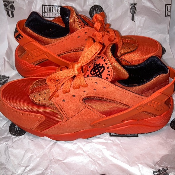 Nike Air Orange Huarache Limited Edition Sneakers MenWomen’s Size 8 Casual Shoes - Picture 4 of 10